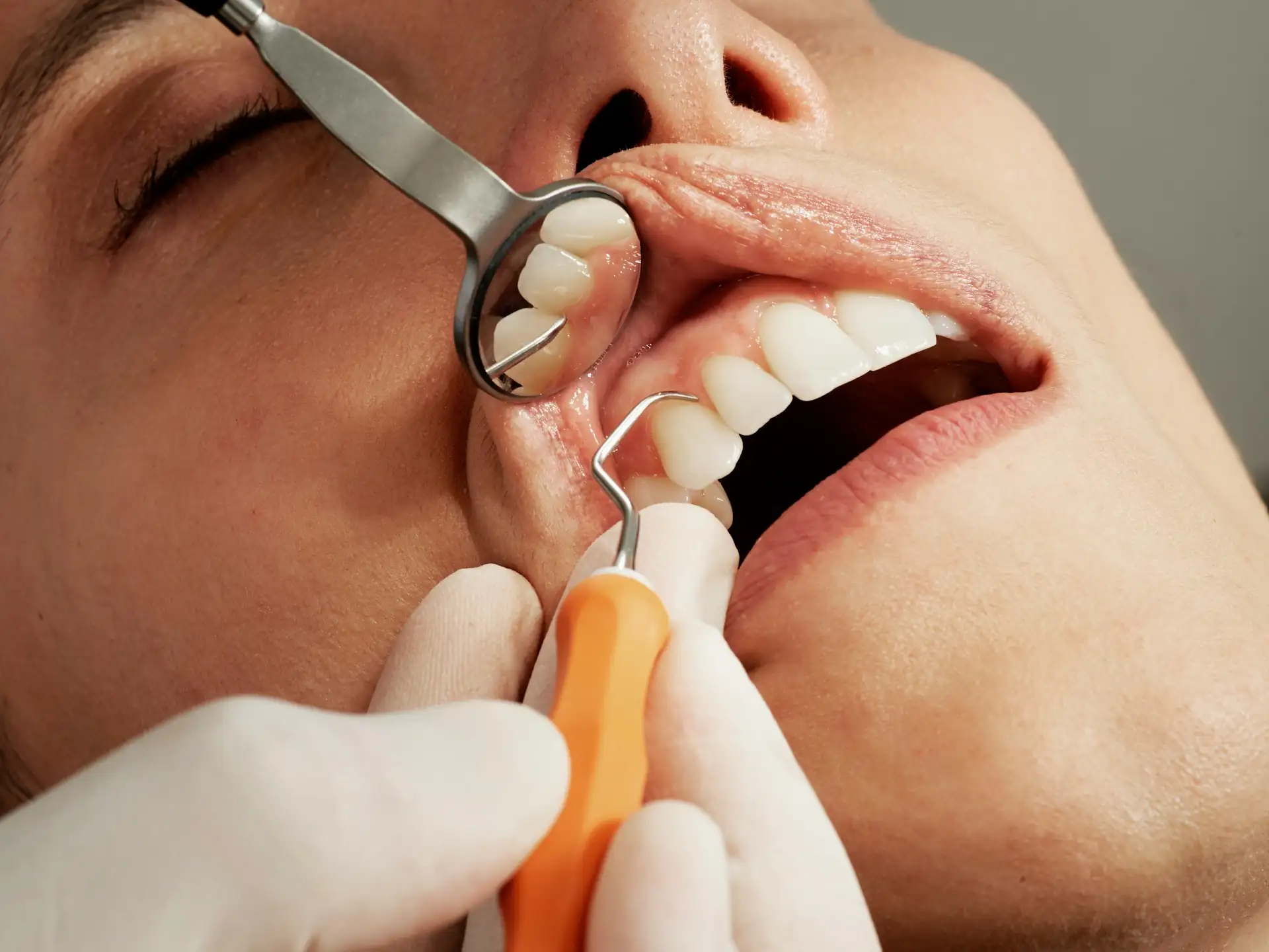 10 Essential Features for a Professional and User-Friendly Dental Clinic Website